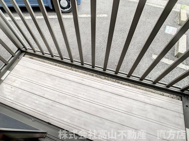 直方市大字山部のアパートのバルコニー