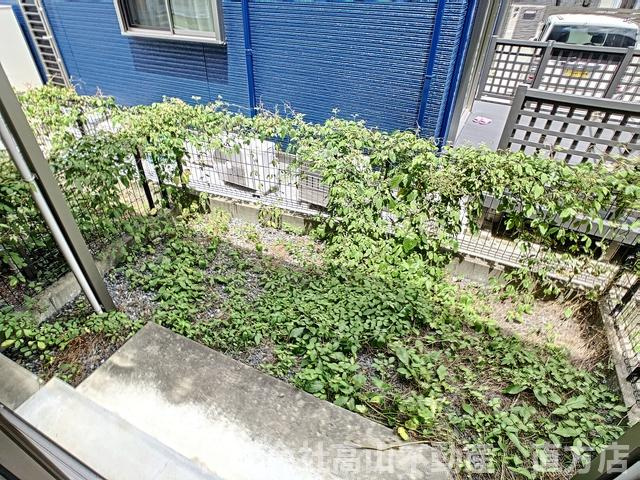 直方市大字感田のアパートのバルコニー