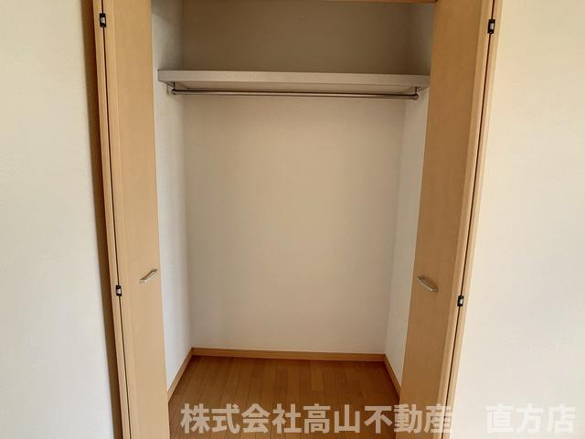 直方市大字感田のアパートの収納