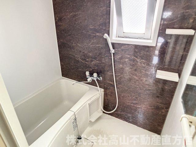 直方市神正町の賃貸マンションの浴室