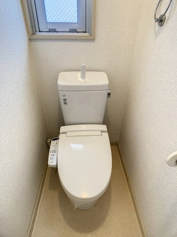 直方市神正町の賃貸マンションのトイレ