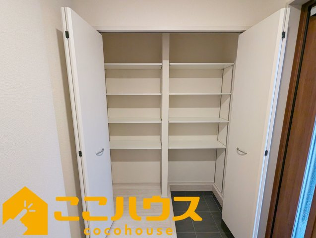 与那原町与那原　新築戸建て　全4棟　4号棟の収納|大容量のシューズボックス