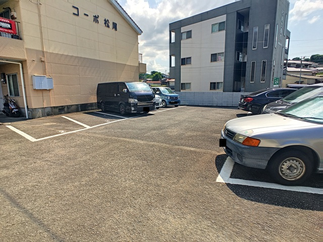 直方市大字植木のアパートの駐車場