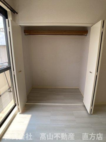 直方市大字感田のアパートの玄関