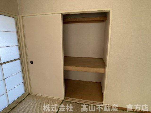直方市大字感田のアパートの玄関