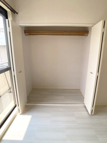 直方市大字感田のアパートの収納