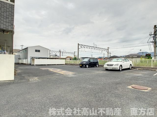 直方市大字山部のアパートの駐車場