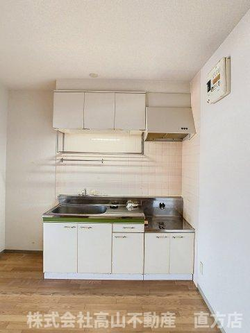 直方市大字山部のアパートのキッチン