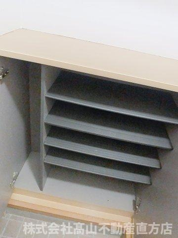 直方市大字頓野のアパートの収納