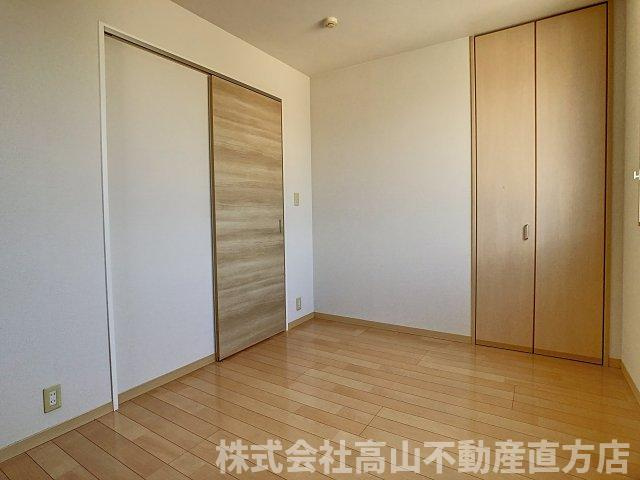 直方市大字頓野のアパートの洋室