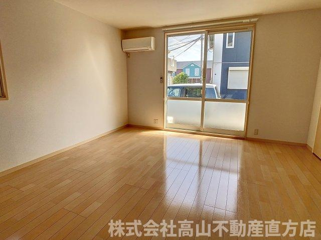 直方市大字頓野のアパートの洋室