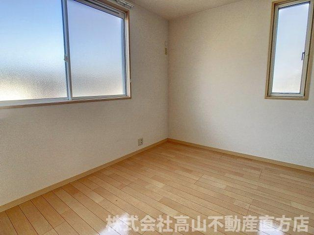 直方市大字頓野のアパートの洋室