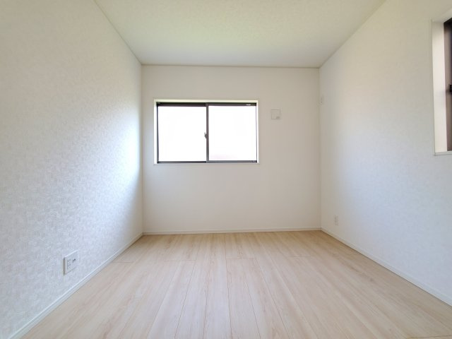三郷市　谷中　新築戸建　全1棟の洋室|明るい洋室です