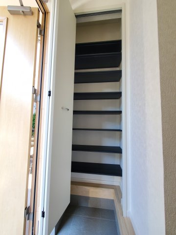 三郷市　谷中　新築戸建　全1棟の玄関|玄関です