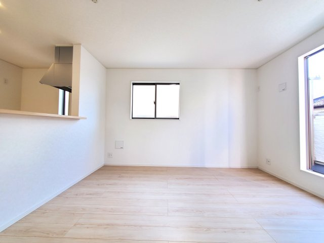三郷市　谷中　新築戸建　全1棟の居間・リビング|使いやすい居間です