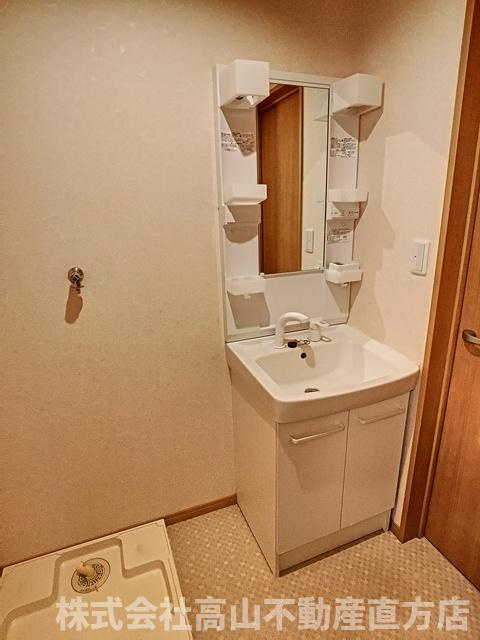 直方市大字感田のアパートの洗面所