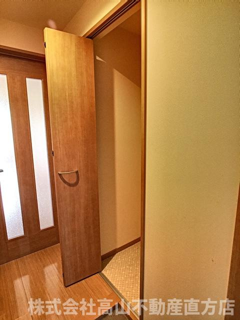 直方市大字感田のアパートの居間・リビング
