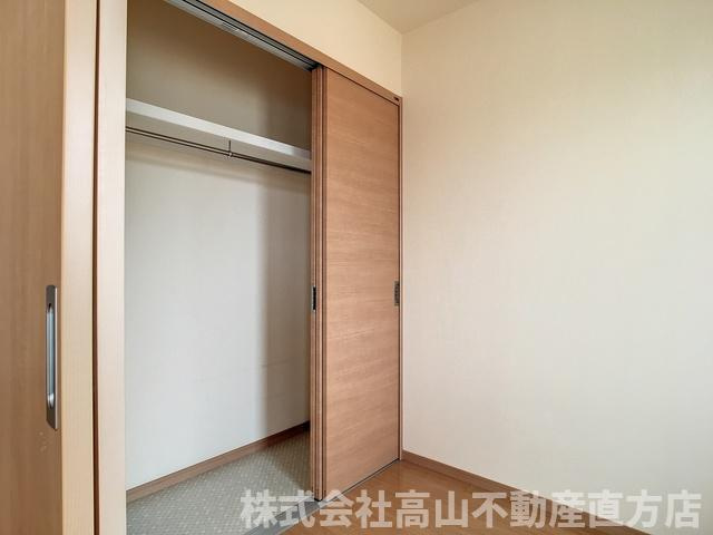 直方市大字感田のアパートの収納