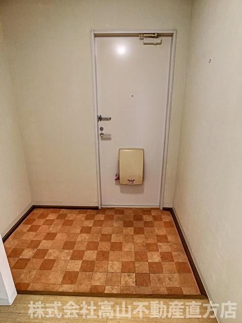 直方市大字感田のアパートの玄関