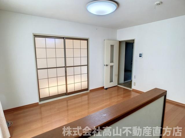直方市大字感田のアパートの居間・リビング