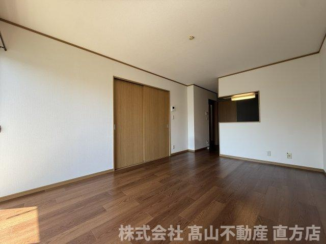 北九州市八幡西区木屋瀬４丁目のアパートの居間・リビング