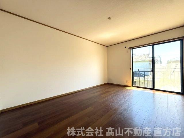 北九州市八幡西区木屋瀬４丁目のアパートの居間・リビング