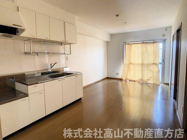 北九州市八幡西区木屋瀬東１丁目の賃貸マンションの居間・リビング