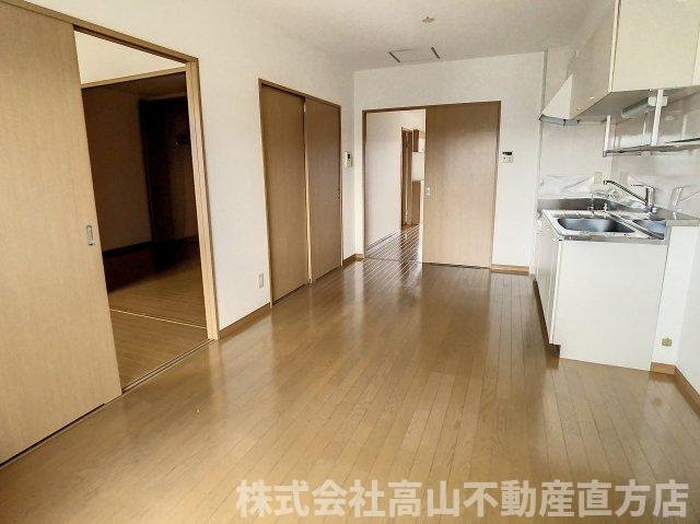北九州市八幡西区木屋瀬東１丁目の賃貸マンションの居間・リビング