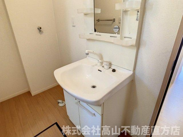 北九州市八幡西区星ケ丘１丁目のアパートの洗面所