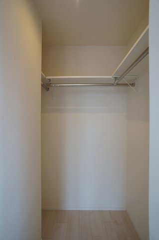 【洋室】 | グランオネスト　E | 5.5帖洋室内のWICです