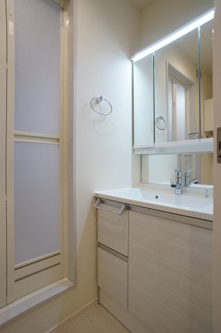【独立洗面台】 | グランオネスト　E | 三面鏡付き洗髪洗面化粧台です