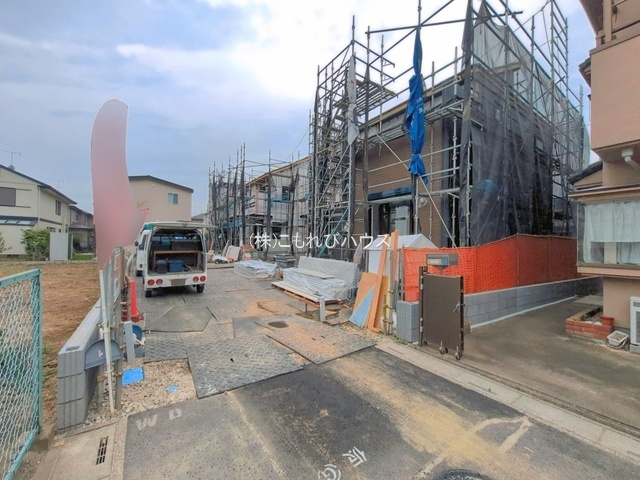 桶川市末広3丁目　6期　新築一戸建て　ブルーミングガーデン　01の前面道路含む現地写真|撮影：'26/07/13