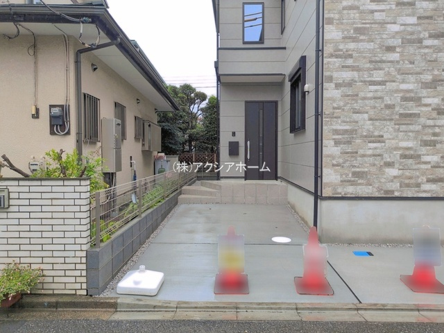 入間市東藤沢1丁目・全1棟　新築一戸建　～LDK20.5帖～の駐車場|現地写真（2026年8月13日撮影）