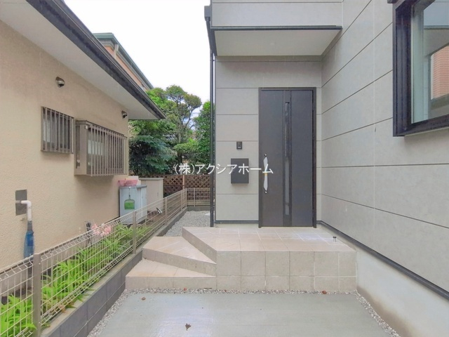 入間市東藤沢1丁目・全1棟　新築一戸建　～LDK20.5帖～の玄関|現地写真（2026年8月13日撮影）