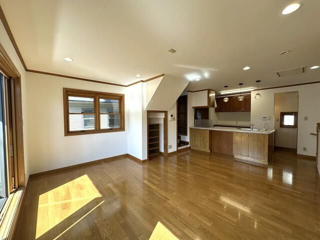 立川市曙町３丁目の中古一戸建の居間・リビング