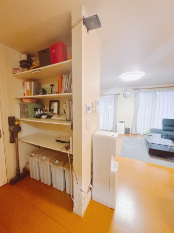 【中古戸建】前橋市女屋町の収納|■リビング｜リビングには収納棚をご用意しております♪しっかり収納できるので安心です♪