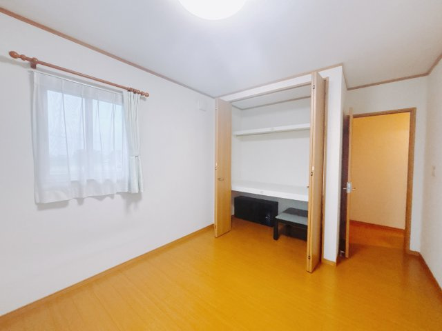【中古戸建】前橋市女屋町の洋室|■2階洋室｜子供部屋のメリットは「自立心を養うことができる」「自分で整理整頓できるようになる」そして、お子様が成長した際には「プライバシーを確保できる」といい事だらけ♪