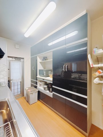 【中古戸建】前橋市女屋町のキッチン|■キッチン｜カップボードもついていますので、収納に困る心配もございません♪