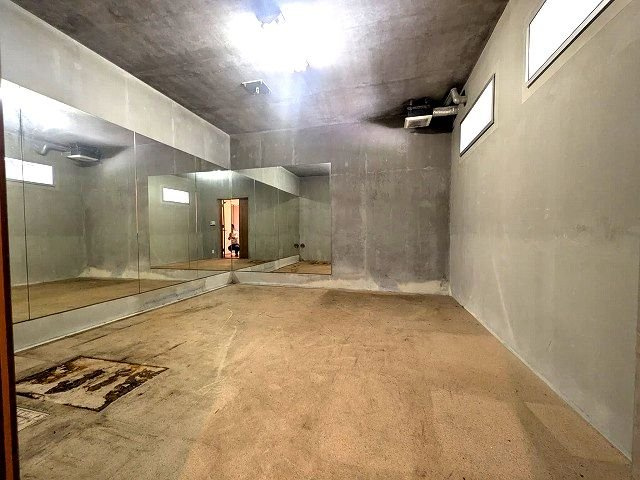 【内装】 | 東区松崎1丁目戸建 | ガレージ横の倉庫です
