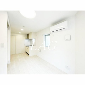 【居間・リビング】 | ＣＡＳＡ　ＧＲＡＺＩＥ　西大島 | 洋室のお部屋です。