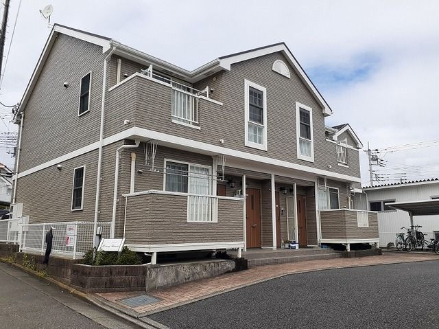 厚木市下依知２丁目のアパートの外観