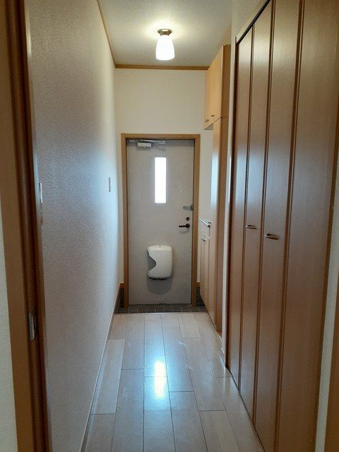 厚木市下依知２丁目のアパートの玄関