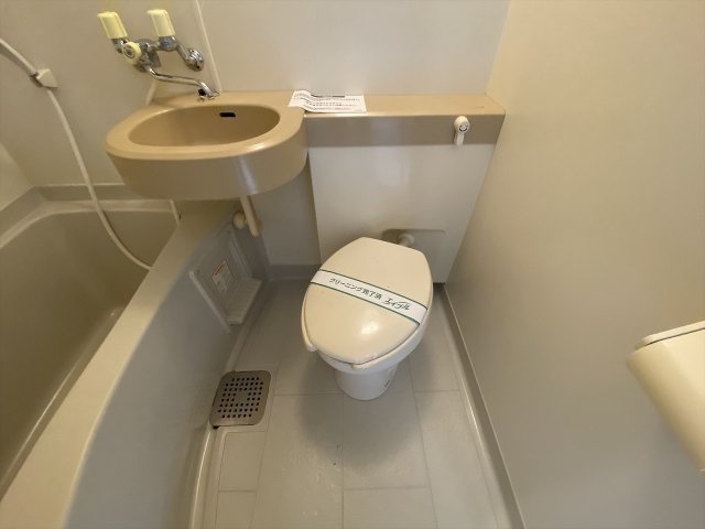 浴室内にトイレがあります☆