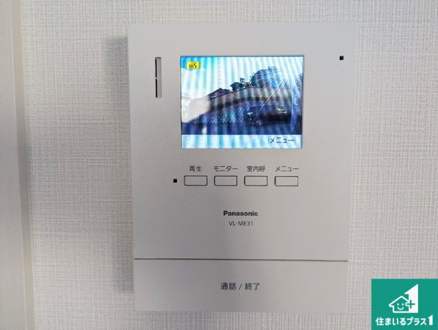 箕面市粟生新家　第2期　新築一戸建ての防犯設備|カラーモニターインターホン！声だけでなく来訪者の姿や顔がモニターで確認できるので、小さなお子様がいらっしゃるご家庭でも安心できます！