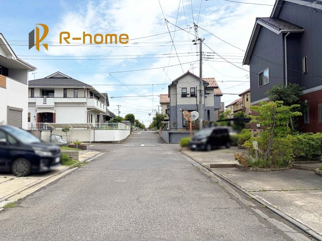 守谷市松ケ丘6丁目　新築戸建て　A号棟の前面道路含む現地写真|『今から見たい！』大歓迎です♪
お気軽にＲ－ｈomeまでお問い合わせください。
