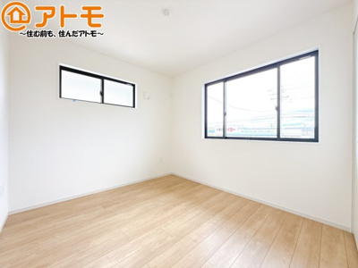 【子供部屋】 | 清水区三保松原町2期　新築戸建　2号棟 | 壁と床がシンプルな色合いだからこそ自分だけの空間を作れます♪お部屋作りのイメージは順調でしょうか♪