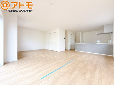 【居間・リビング】 | 清水区三保松原町2期　新築戸建　2号棟 | 家族団らんのイメージは、リビングを思い浮かべませんか？リビングこそ広々としたお部屋が良いですね♪