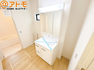 【独立洗面台】 | 清水区三保松原町2期　新築戸建　2号棟 | 壁付け水栓の洗面台は水垢がたまりにくく、お掃除がしやすいですね♪