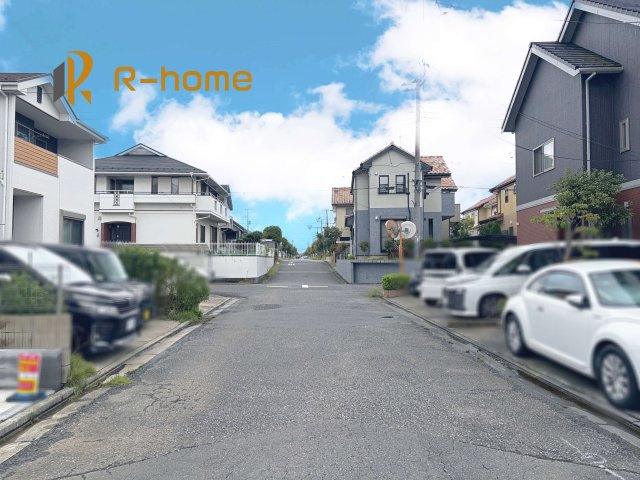守谷市松ケ丘6丁目　新築戸建て　B号棟の前面道路含む現地写真|『今から見たい！』大歓迎です♪
お気軽にＲ－ｈomeまでお問い合わせください。