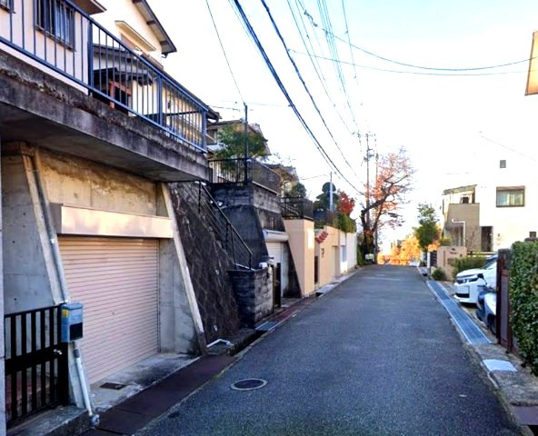 宝塚市平井山荘の前面道路含む現地写真